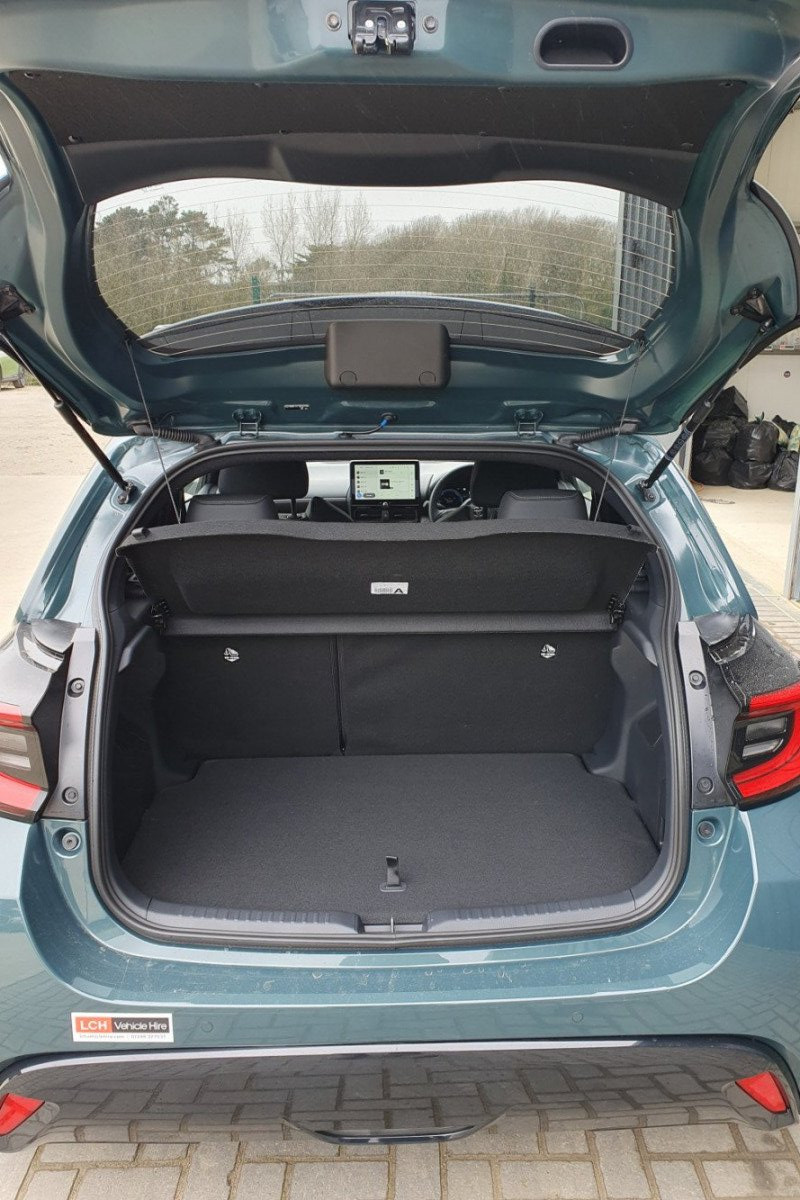 Boot sapce of Toyota Yaris to rent in Bude