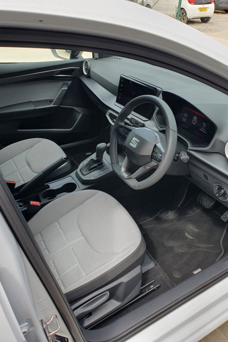 Front seat of Seat Ibiza FR