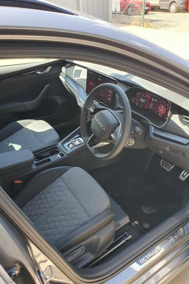 View of drivers seat area in Skoda Octiva Sportline